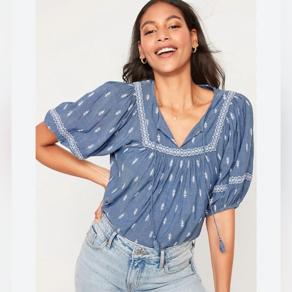 OLD NAVY Puffed-Sleeve Embroidered Poet Swing Blouse Size S NWT